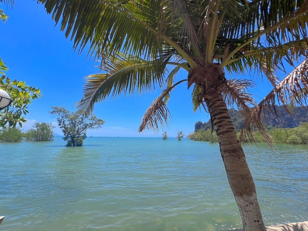 Diamond Beach Resort 35/38