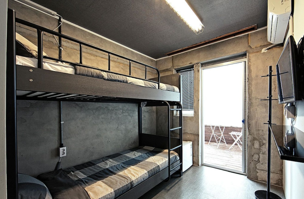 Mido Hostel 7/62