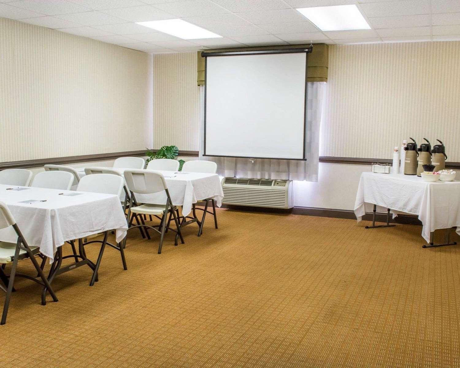 Wingate by Wyndham Dublin Near Claytor Lake State Park 34/38