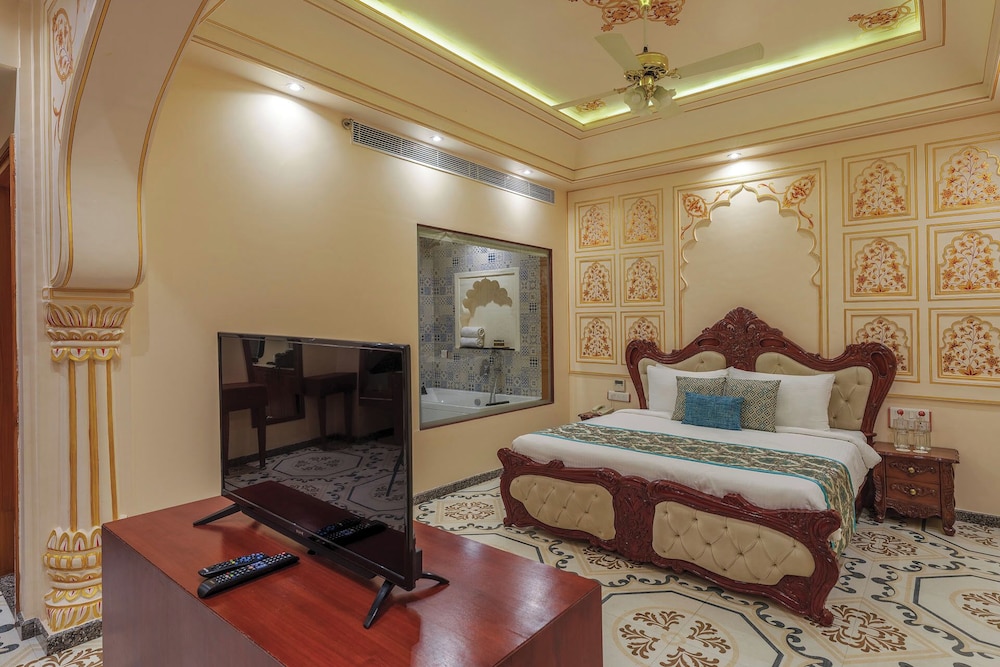 PALACE, SUITE