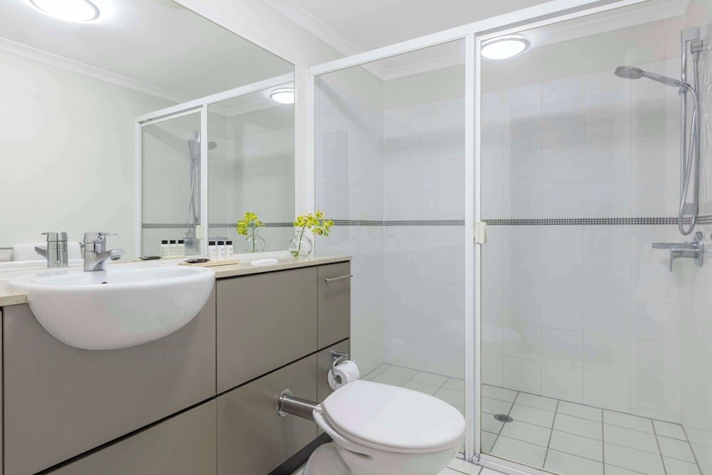 Oaks Brisbane River City Suites 68/72