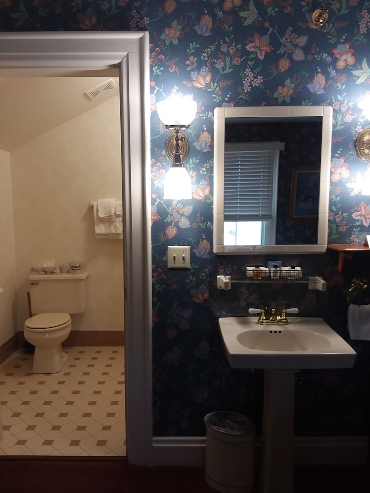 Kingsley Inn 58/64