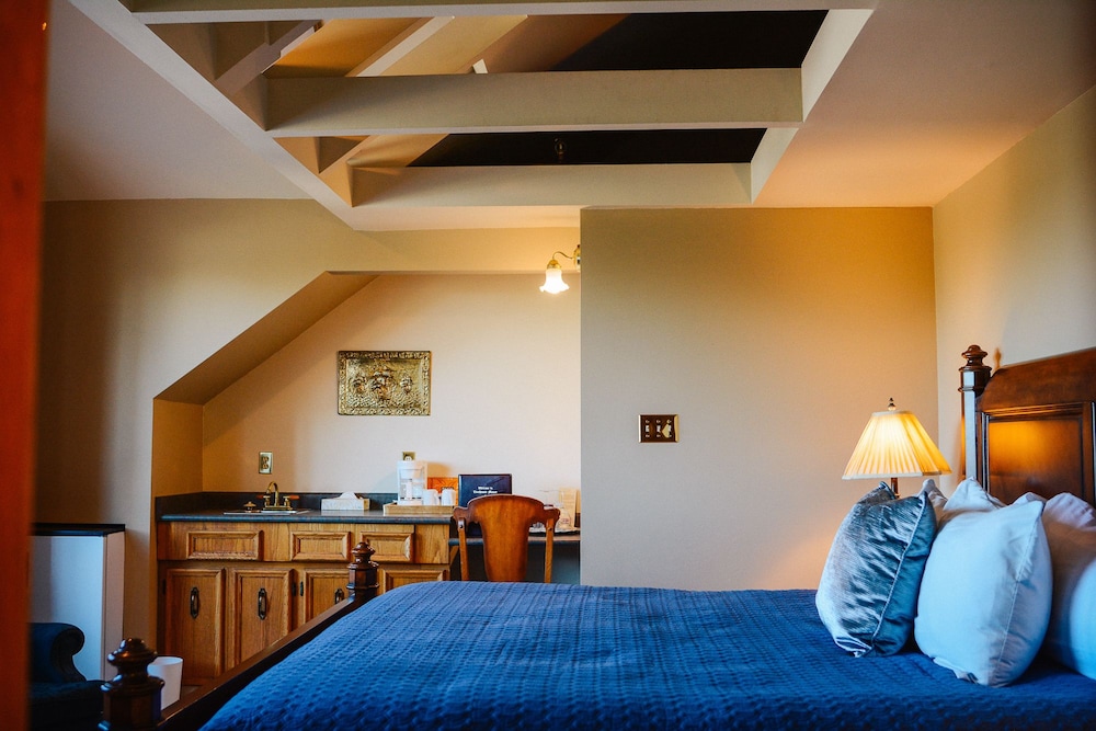 Dashwood Manor Seaside Bed & Breakfast 14/50