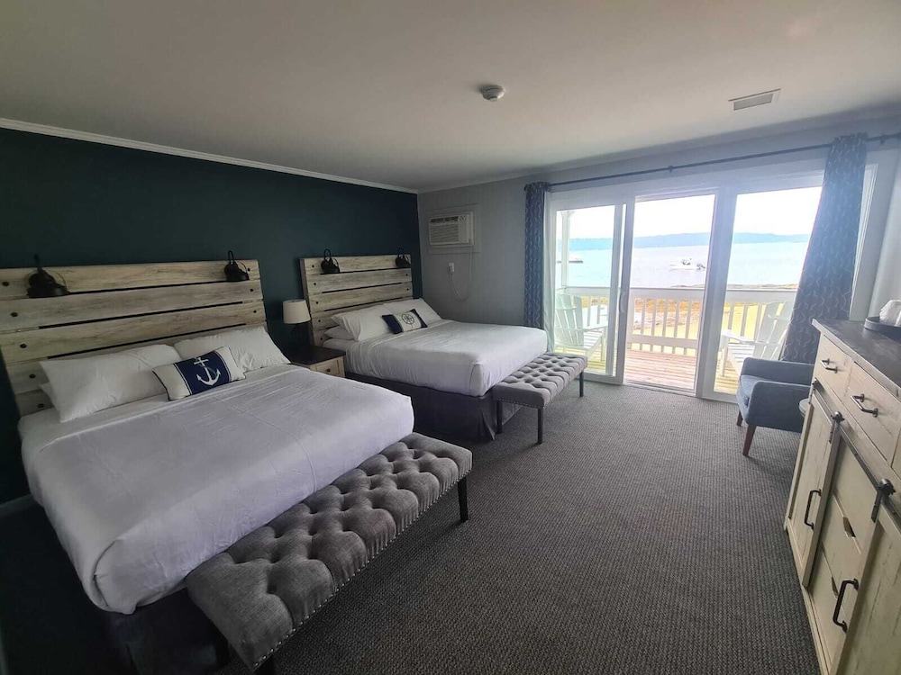 Smuggler’s Cove Inn 3/50