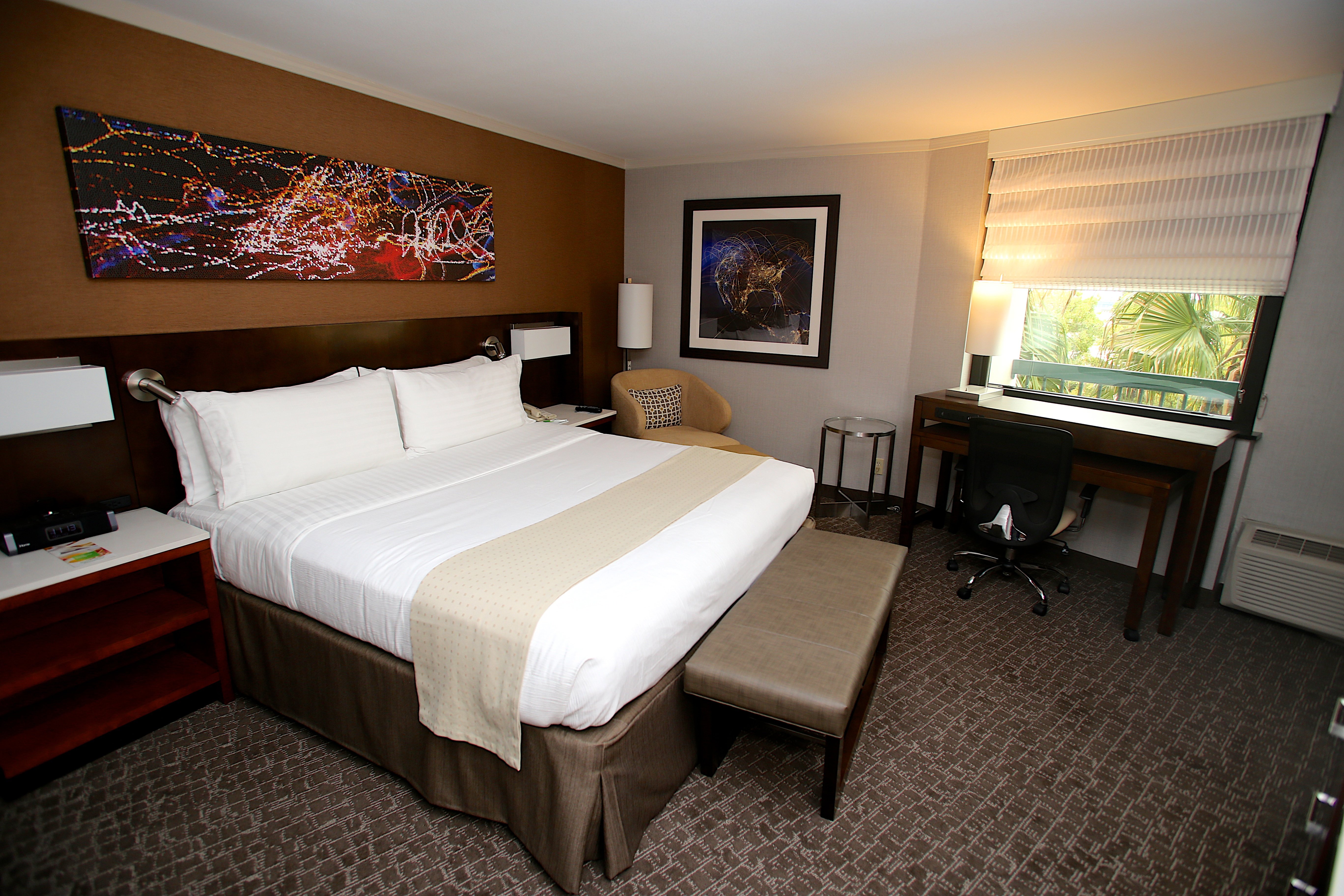Holiday Inn Long Beach Airport 19/69