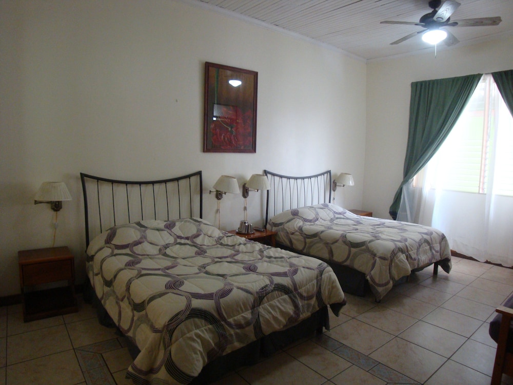 La Guaria Inn And Suites Hotel 18/65