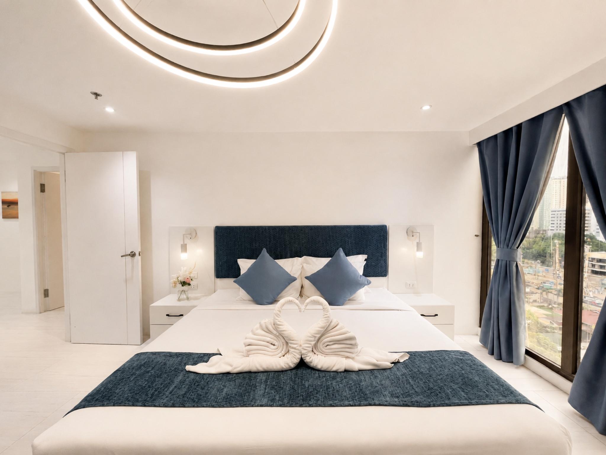 Penthouse Suite, 3 King Beds