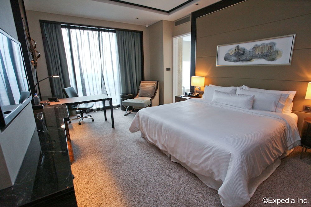 The Westin Singapore 7/52