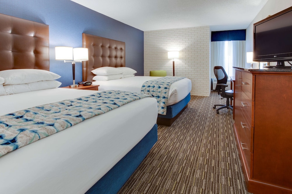 DELUXE, 2 QUEEN BEDS