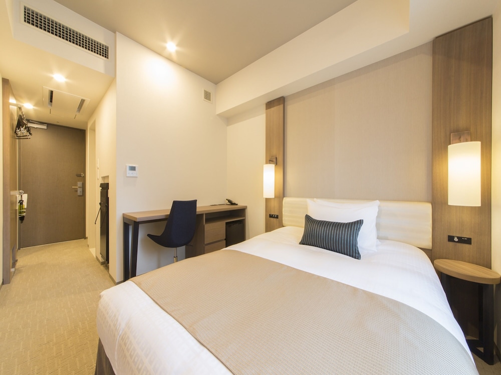MODERATE, SEMI DOUBLE BED, LAUNDRY