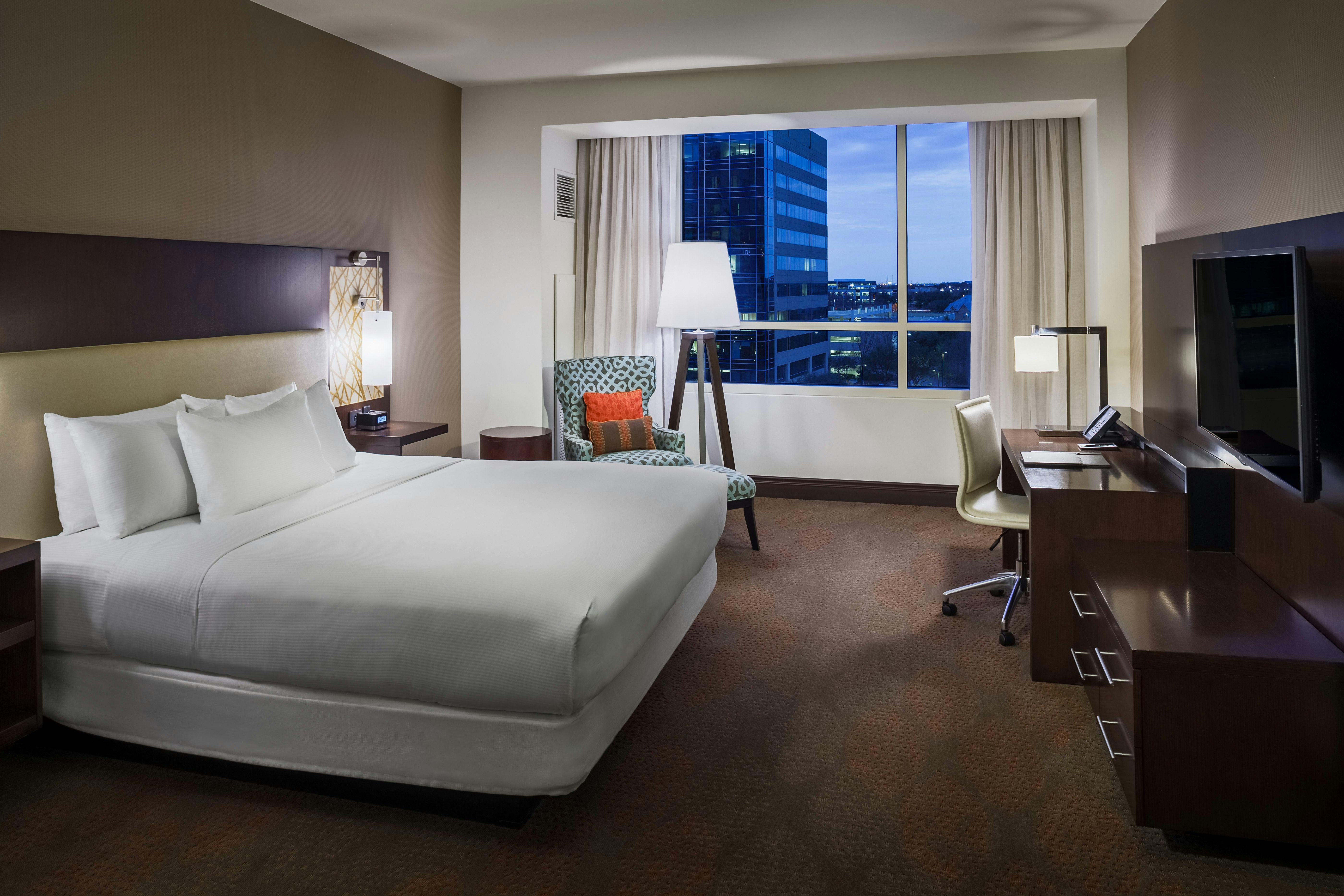 ROOM, KING BED