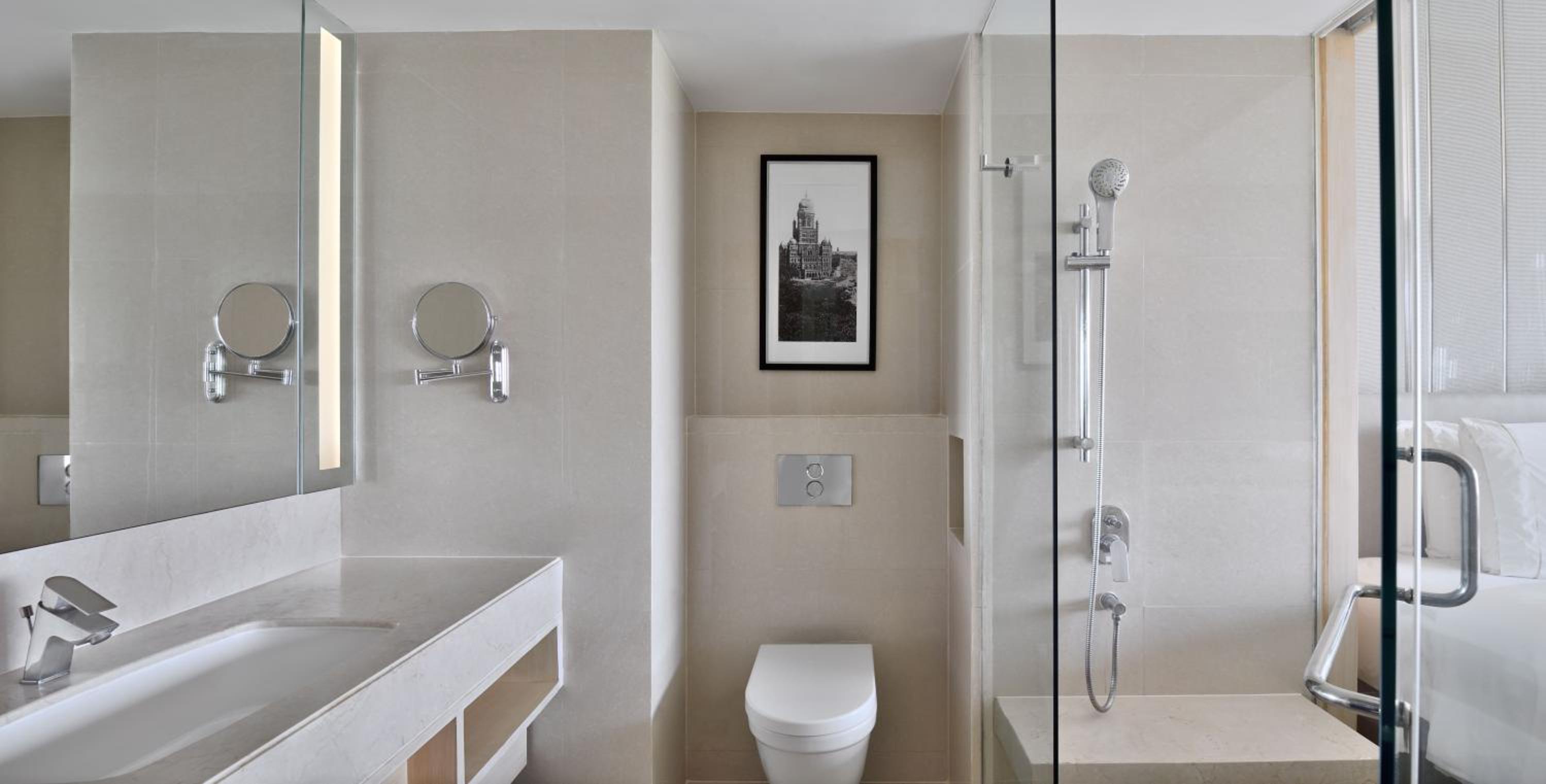 Room, King Bed, Hill View، The Westin Mumbai Powai Lake (ex Renaissance Mumbai) 10/10