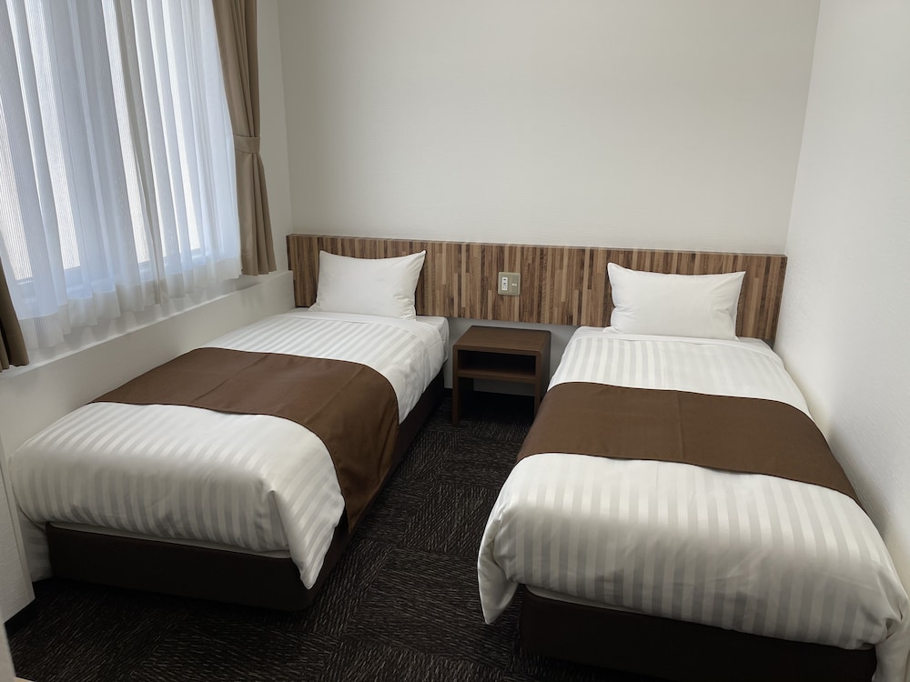ROOM, TWIN BEDS