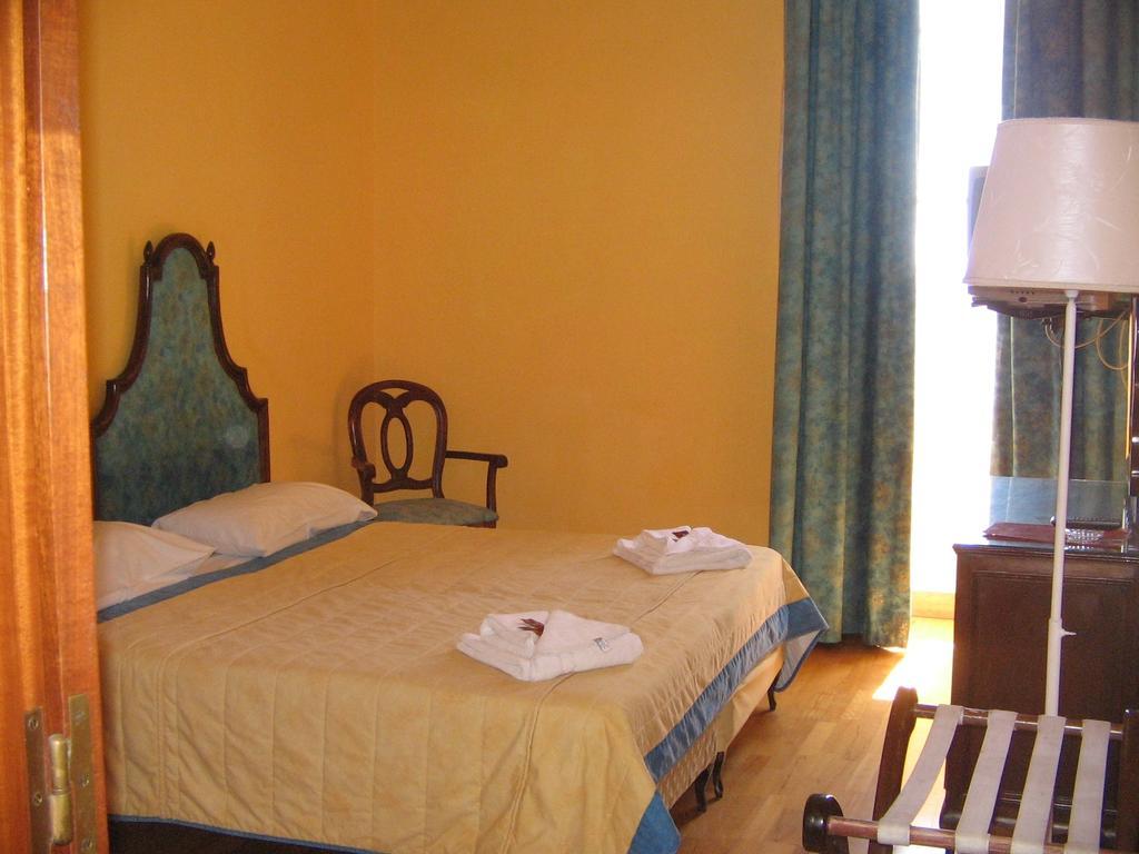 Castille Hotel Malta 26/32