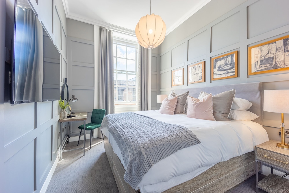 No1. Apartments Edinburgh - George IV Bridge 8/61