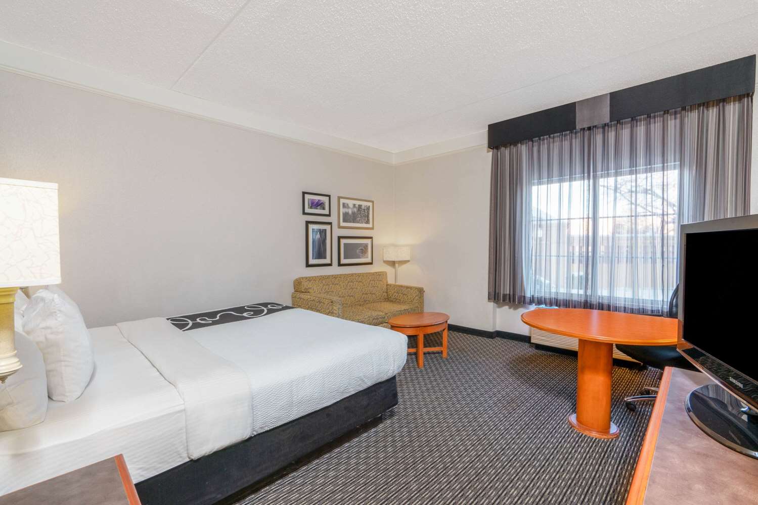 La Quinta Inn Suites Pueblo 16/48