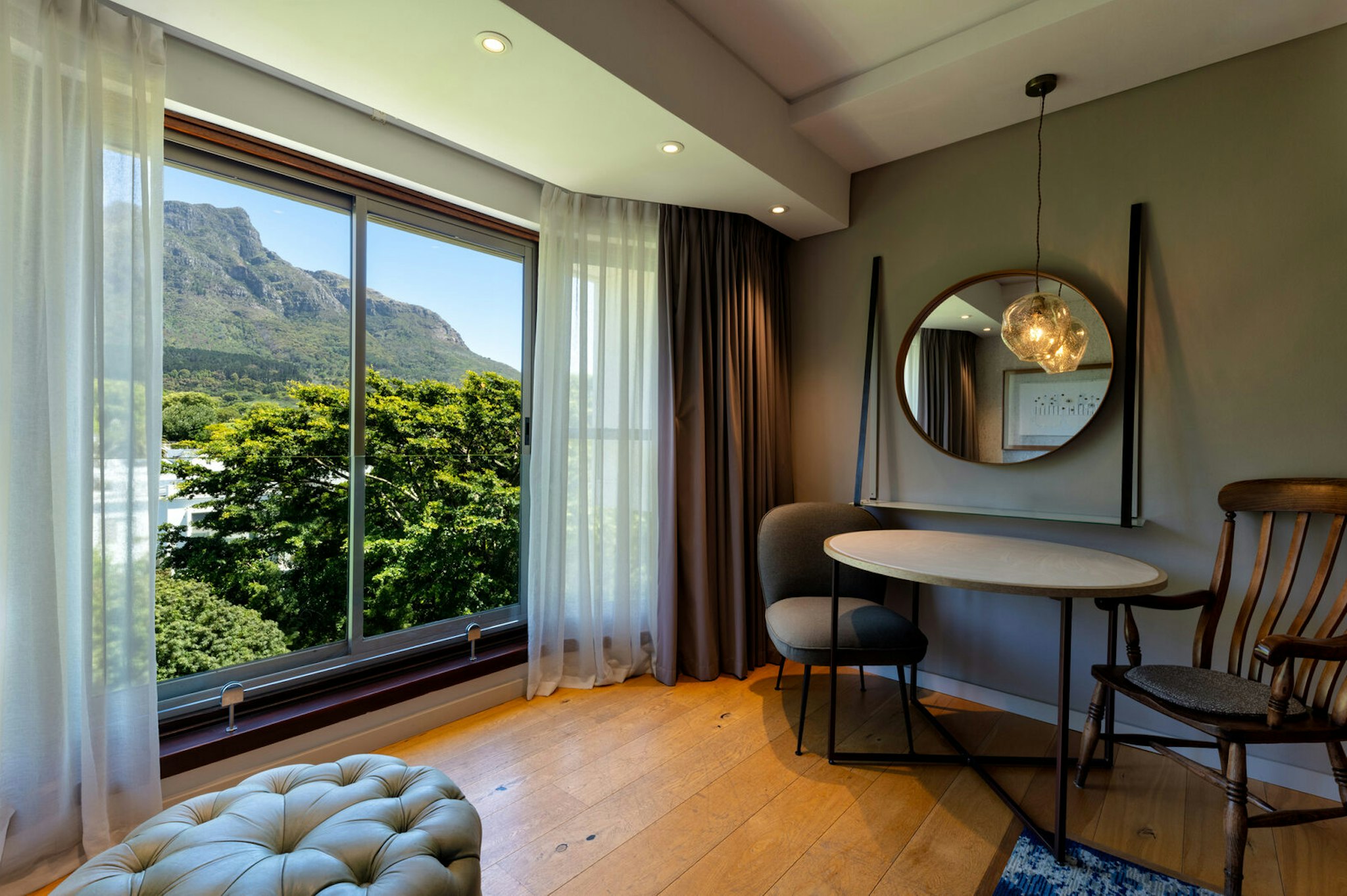 Vineyard Hotel 44/59
