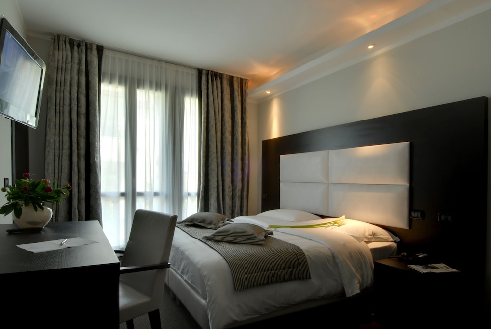 STANDARD, DOUBLE OR TWIN BED