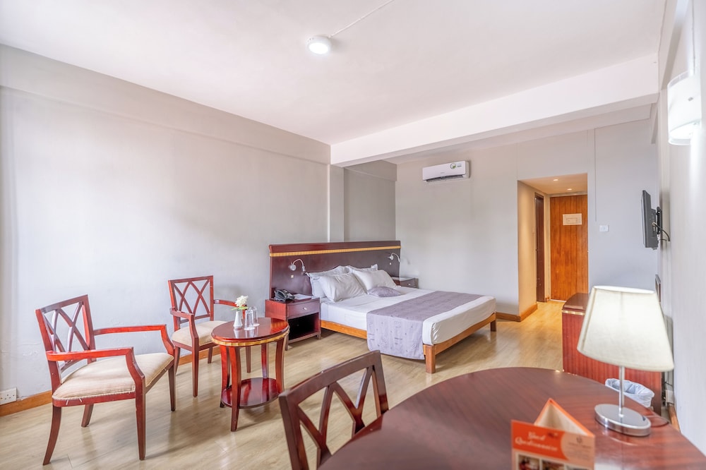 Gold Crest Hotel 21/71