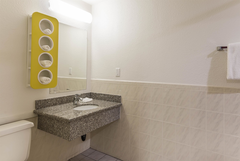 Motel6 Concord, CA 37/38