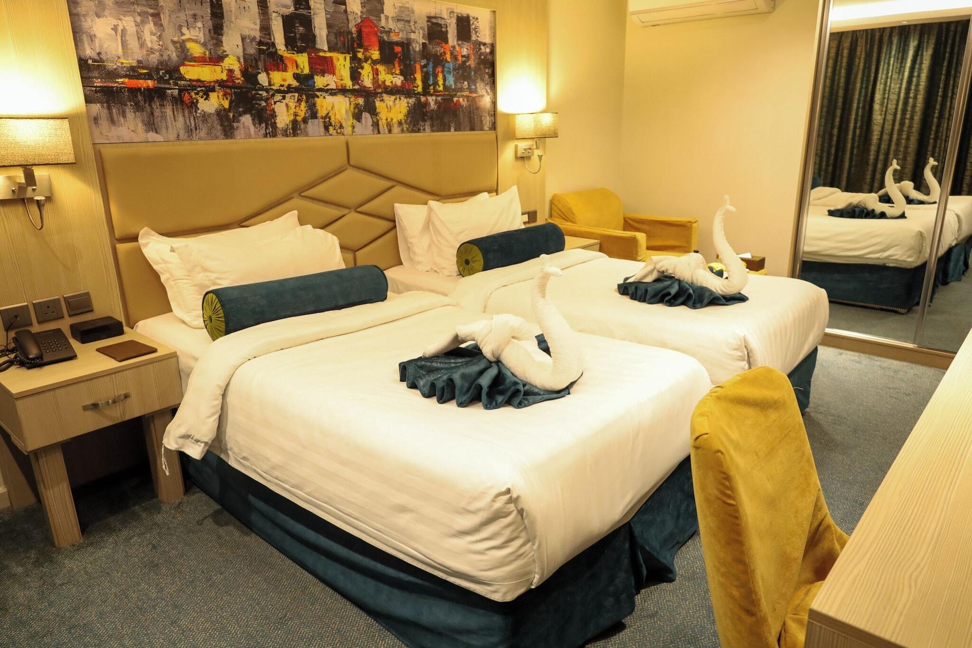 Deluxe, Multiple Beds