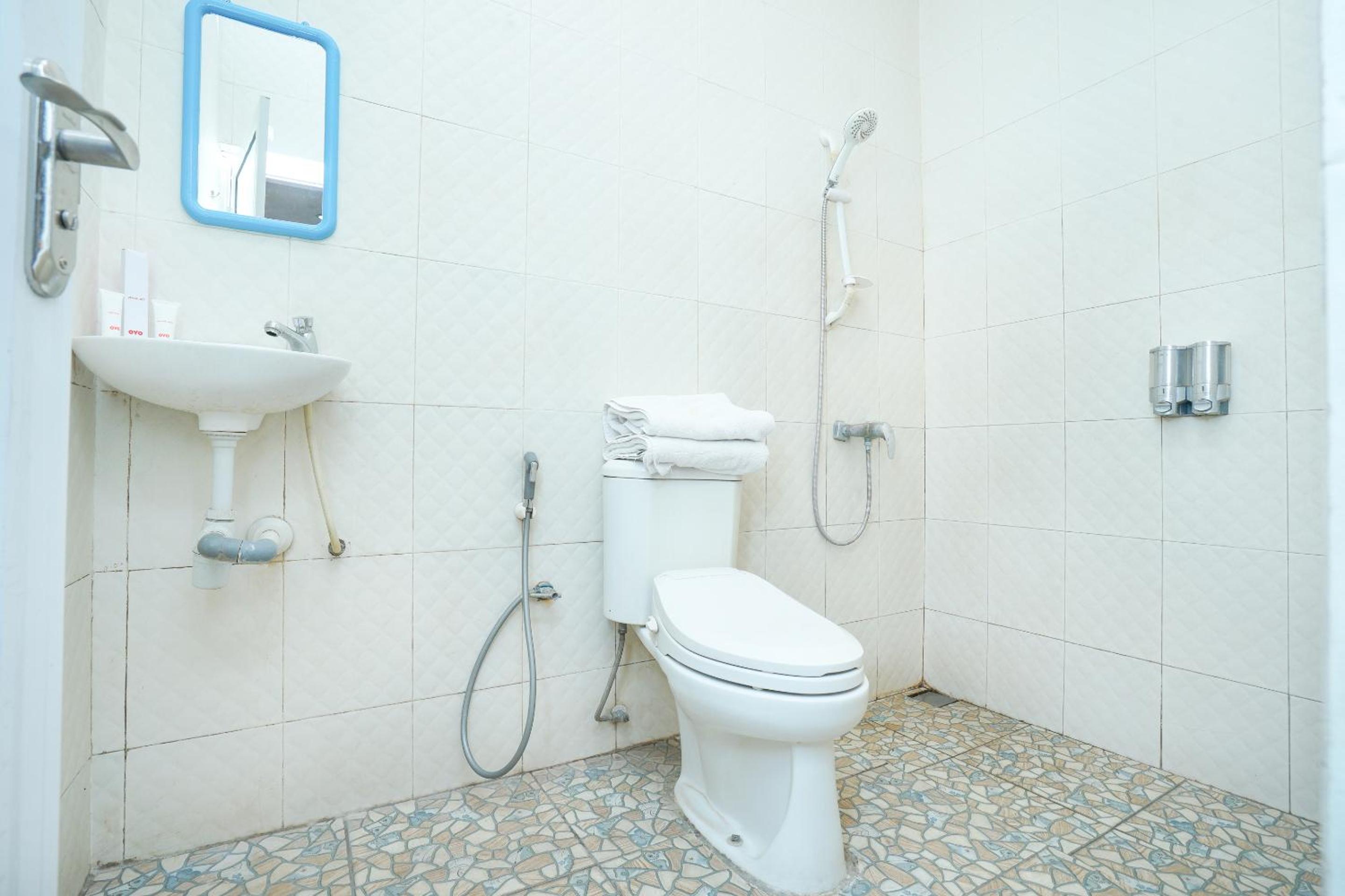 OYO 1239 Mojokerto Classic Homestay 22/41