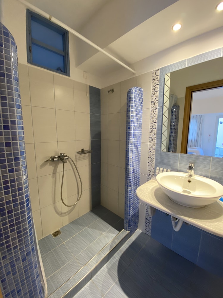 Stelios Place 48/50