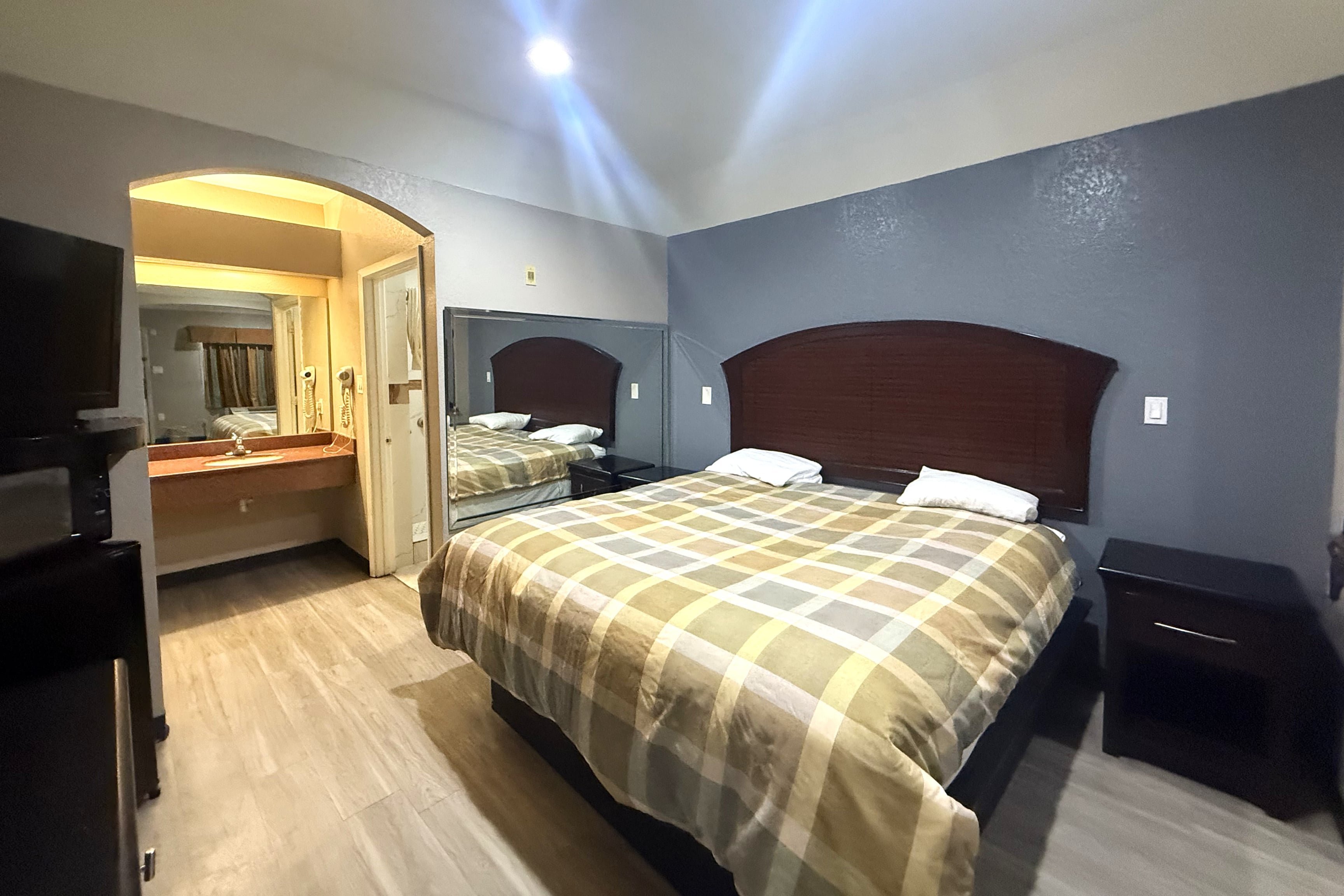 Hotel O Regency Suites Houston - IAH Beltway 8 22/37