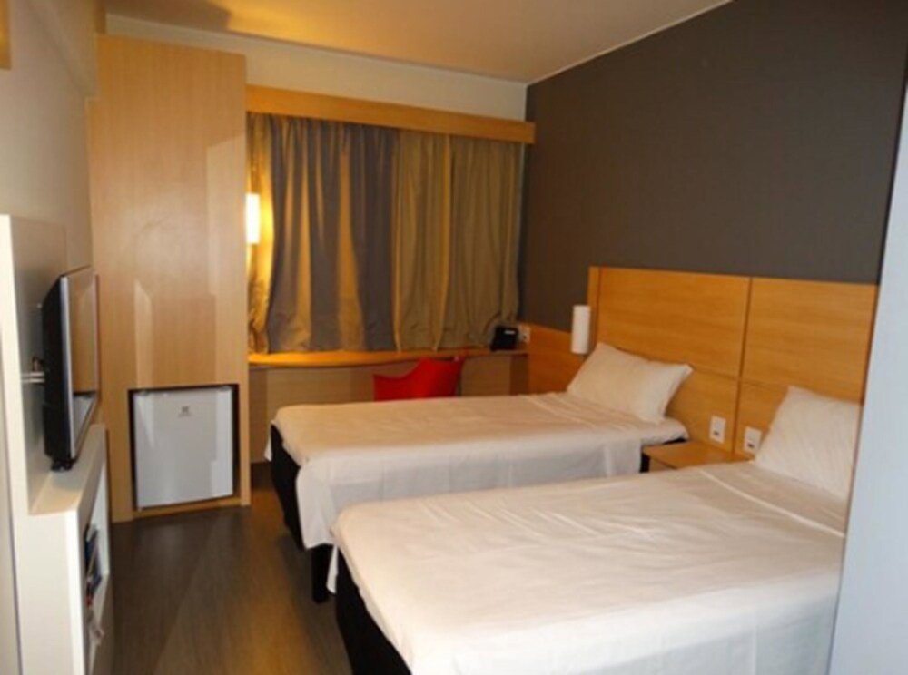 Ibis Catalao 18/62