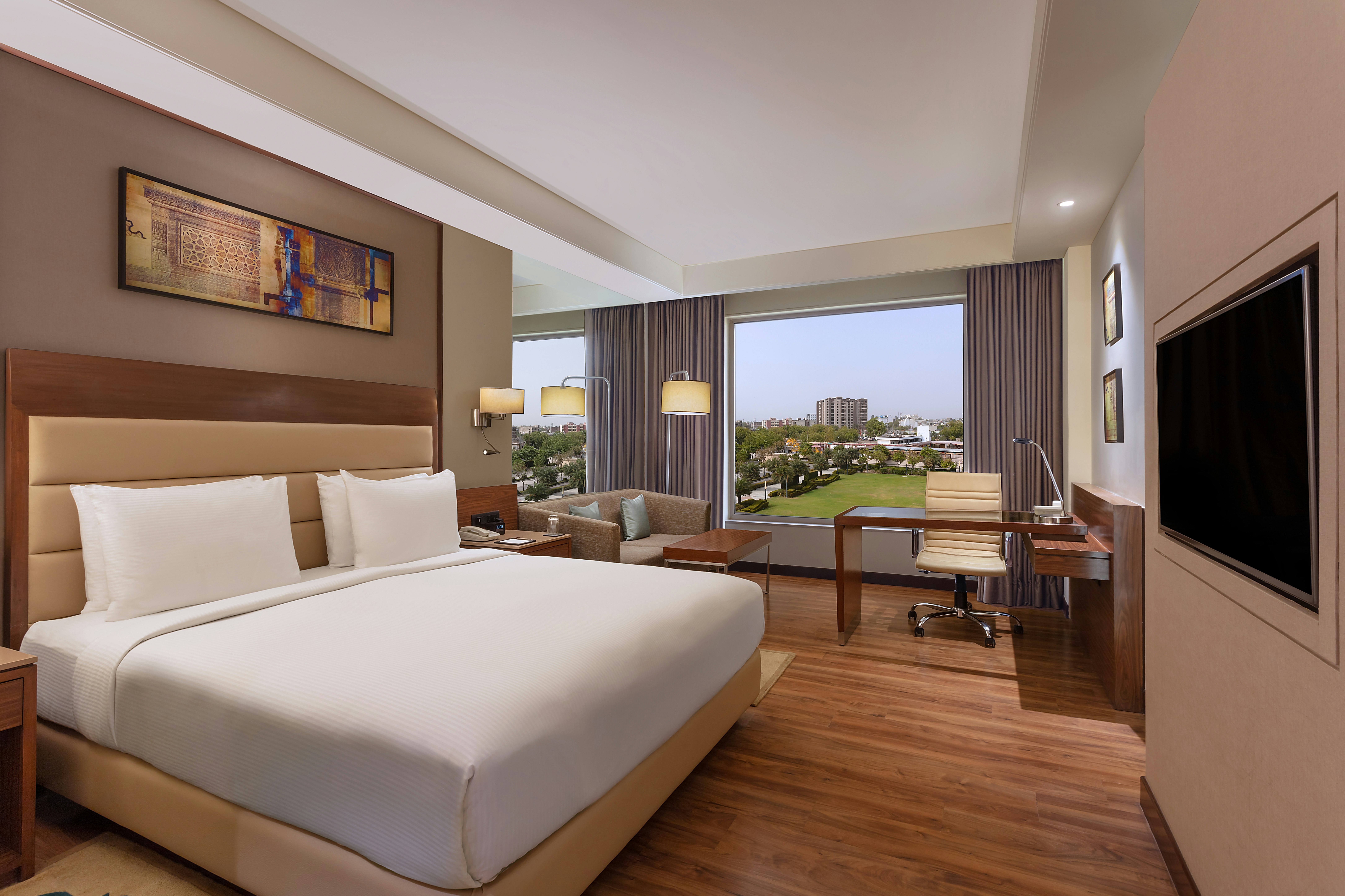 GUEST ROOM, KING BED
