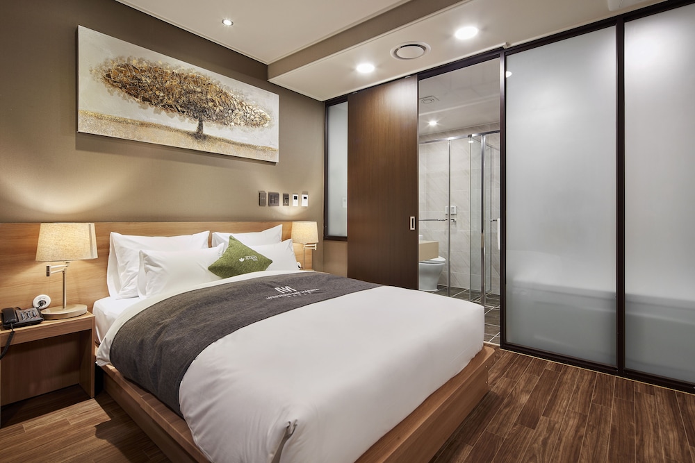 Western Bay Marina Hotel 12/46