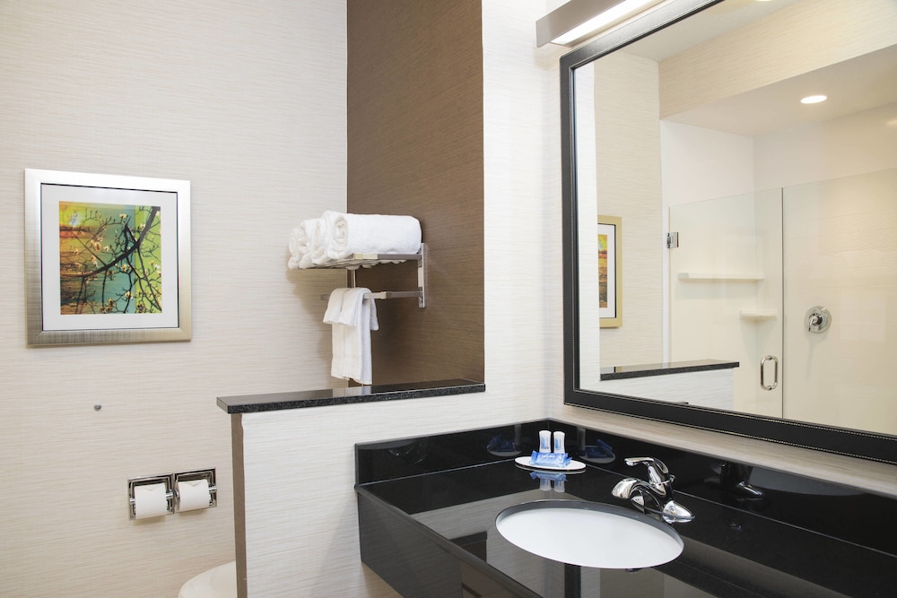 Fairfield Inn Suites Fredericksburg 16/41