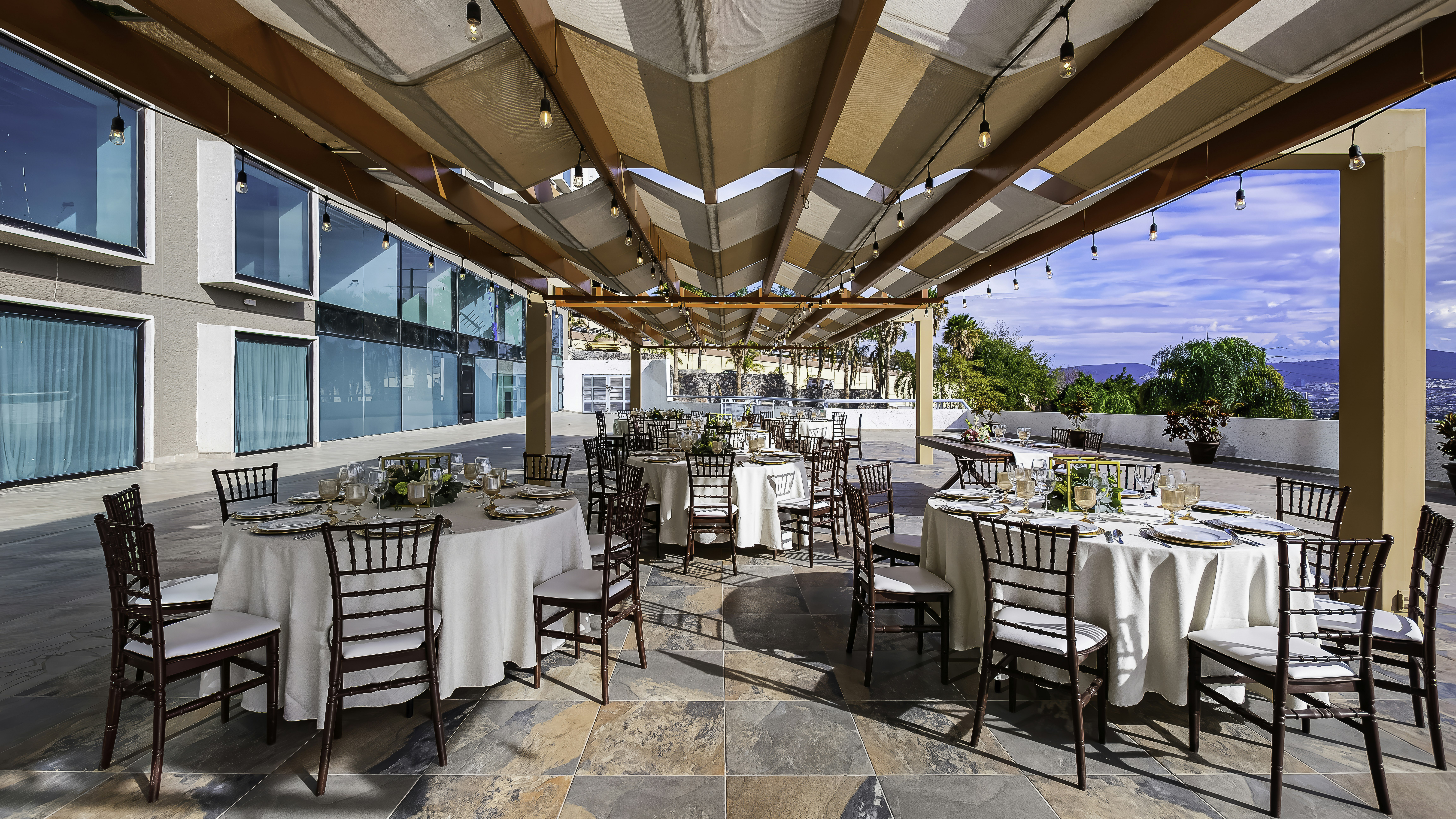 Hilton Queretaro 35/50