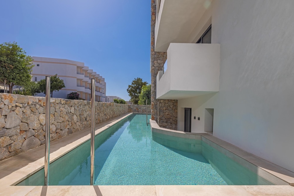 Cabana White Boutique Hotel & Suites 77/80