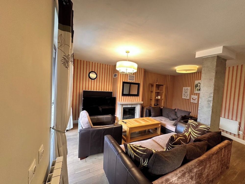 3 Bedrooms, Apartment, 3 King Beds, Sofa, Sauna, Hot Tub, Kitchen