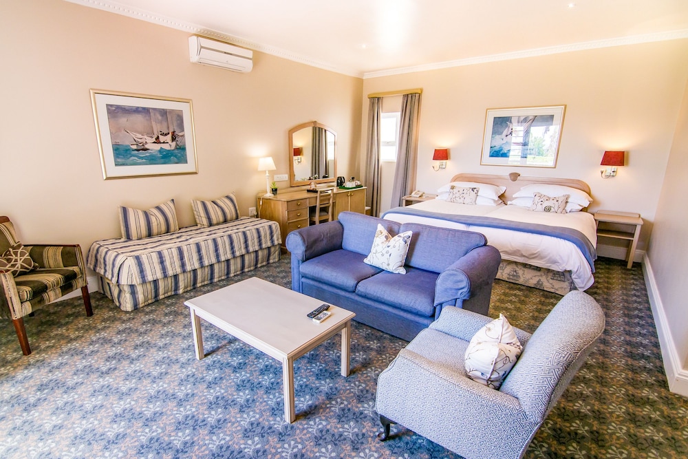 The Beach Hotel 45/72