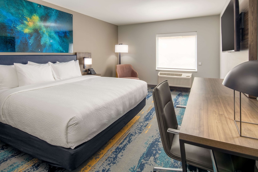 La Quinta Inn Suites By Wyndham Spokane Downtown 12/36