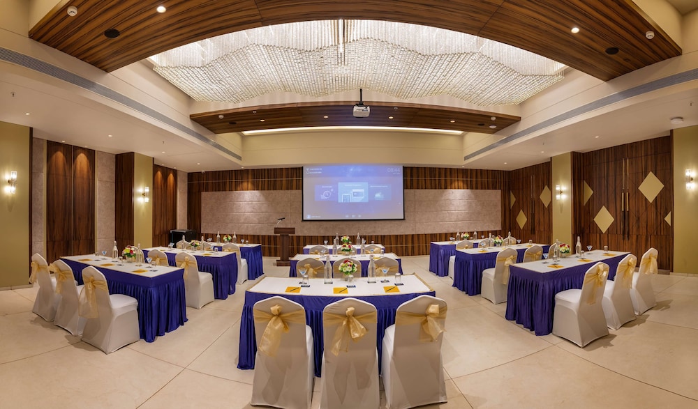Golden Tulip Candolim Goa 66/77