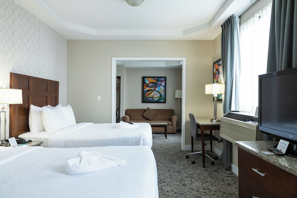SUITE, MULTIPLE BEDS