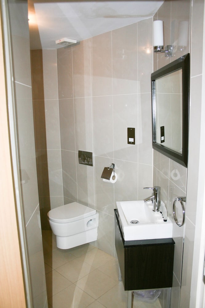 Cromwell International Hotel 30/34