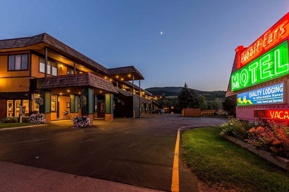 Rabbit Ears Motel 8/49