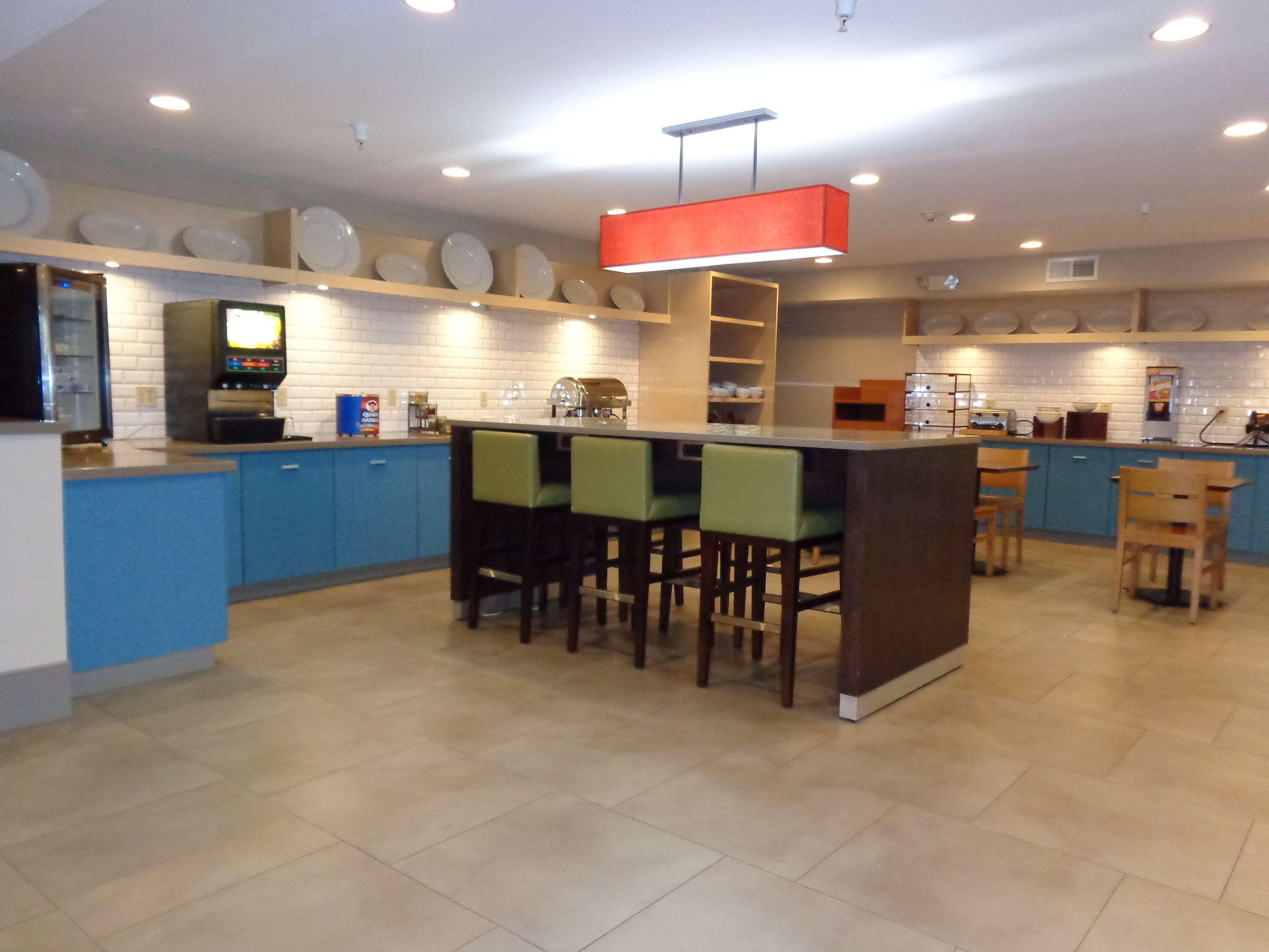 Country Inn Suites By Radisson Cedar Rapids Airport Ia 39/42