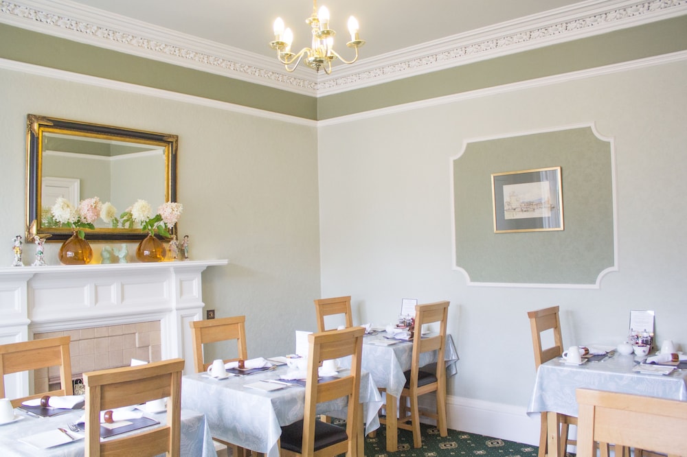 Hazeldene Guest House 7/38