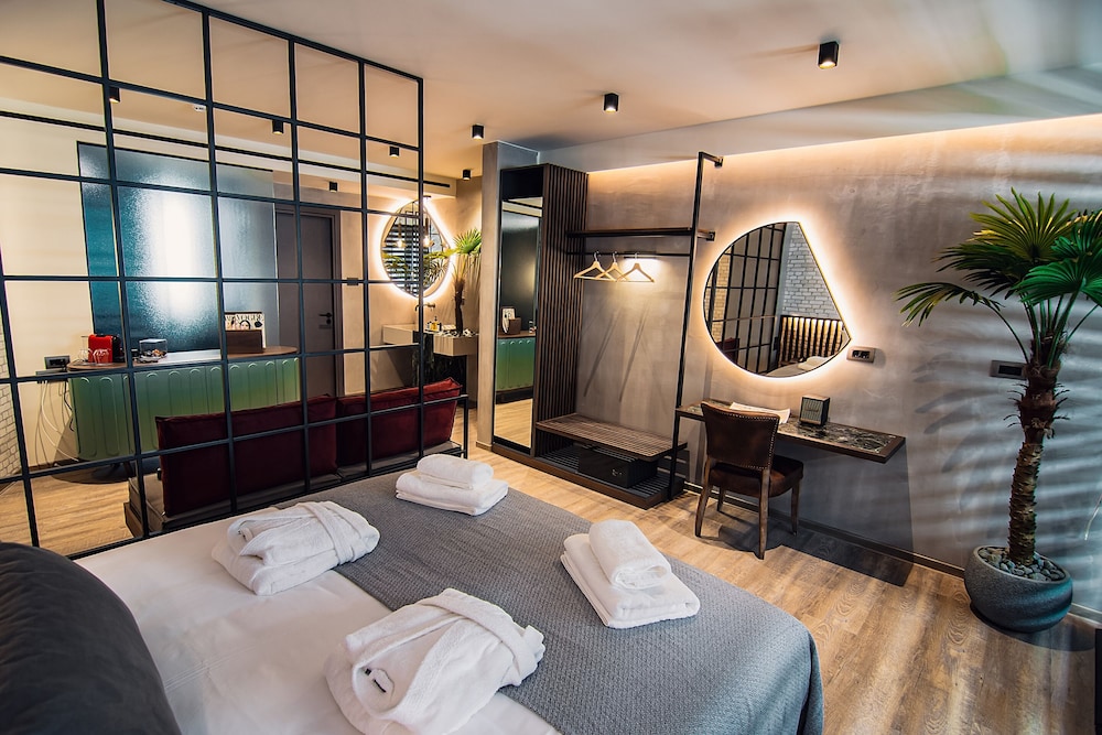 Project 3 Urban Chic Hotel 16/47