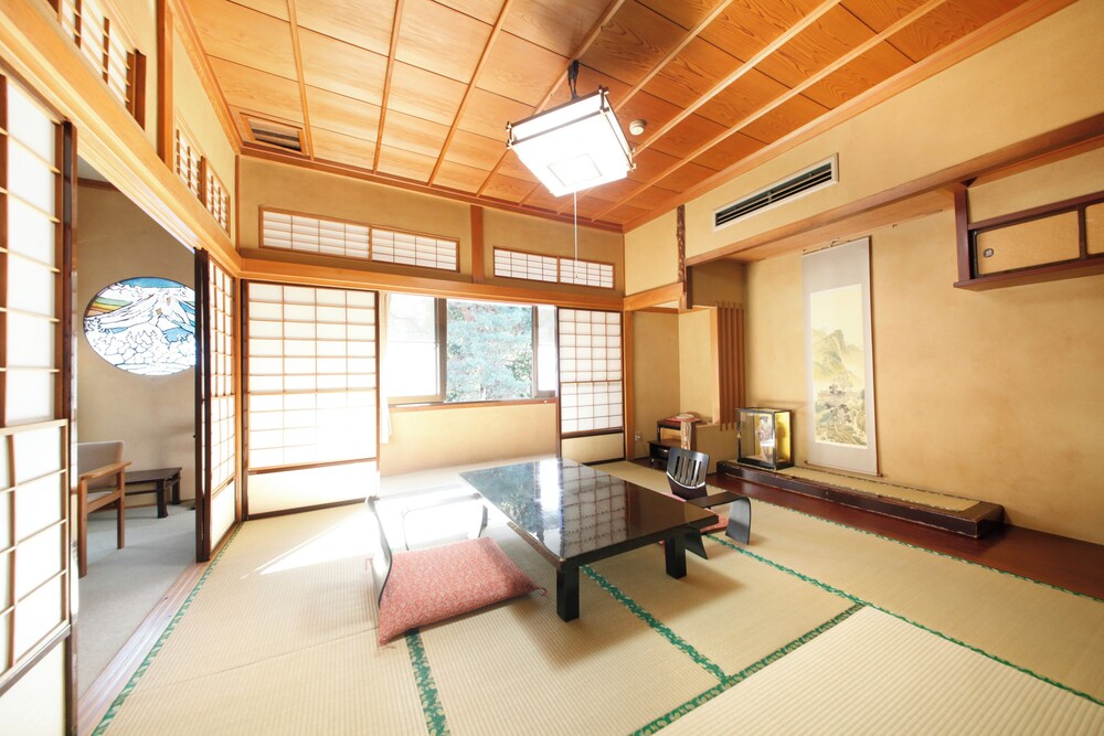 Shimobe Hotel 12/67