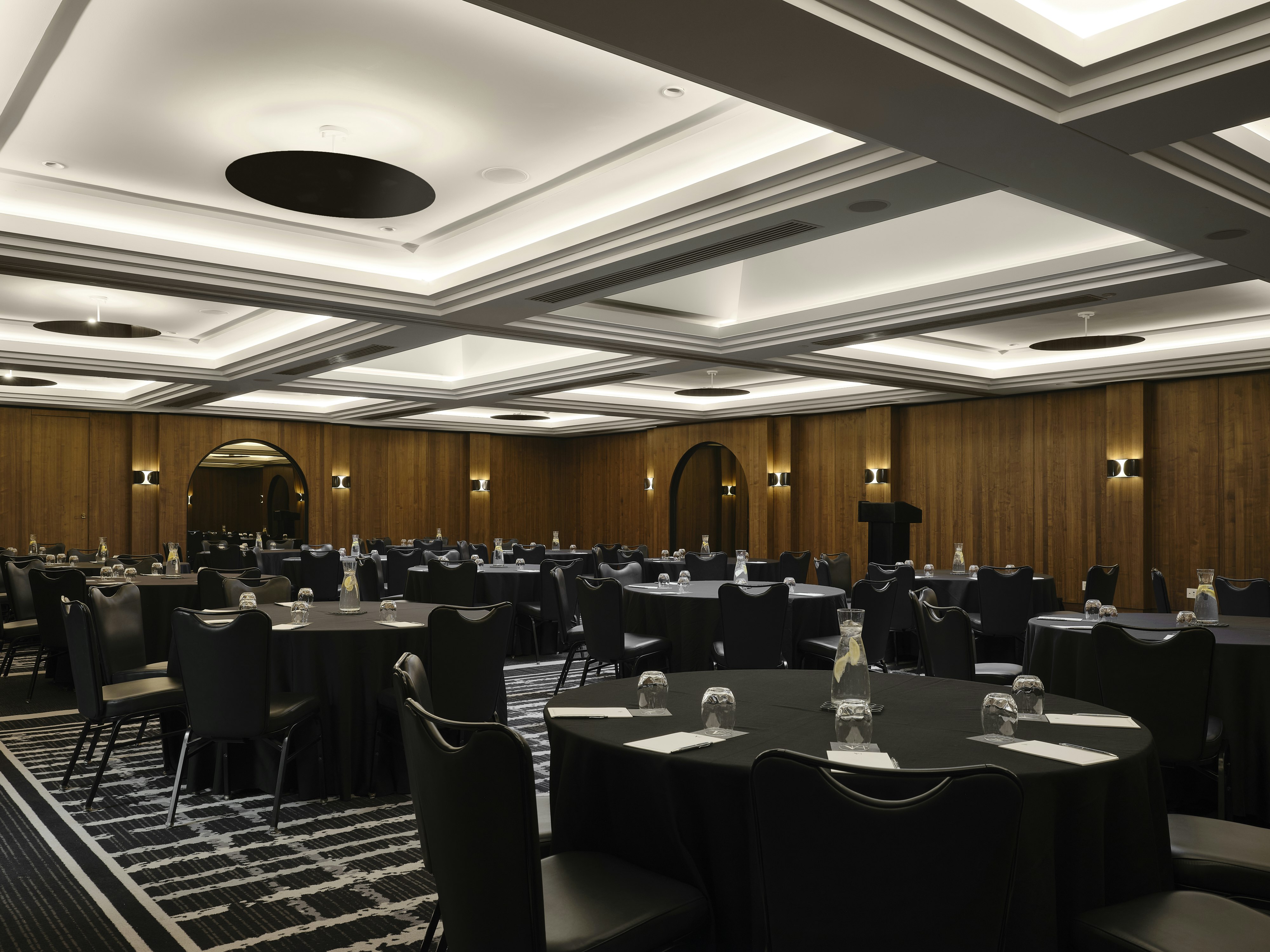 Vogue Hotel Montreal Downtown, Curio Collection by Hilton 45/50