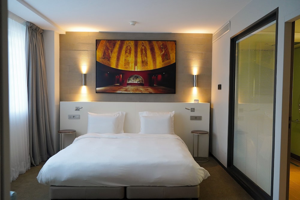 FAMILY SUITE, JUNIOR SUITE, KING BED, SOFA