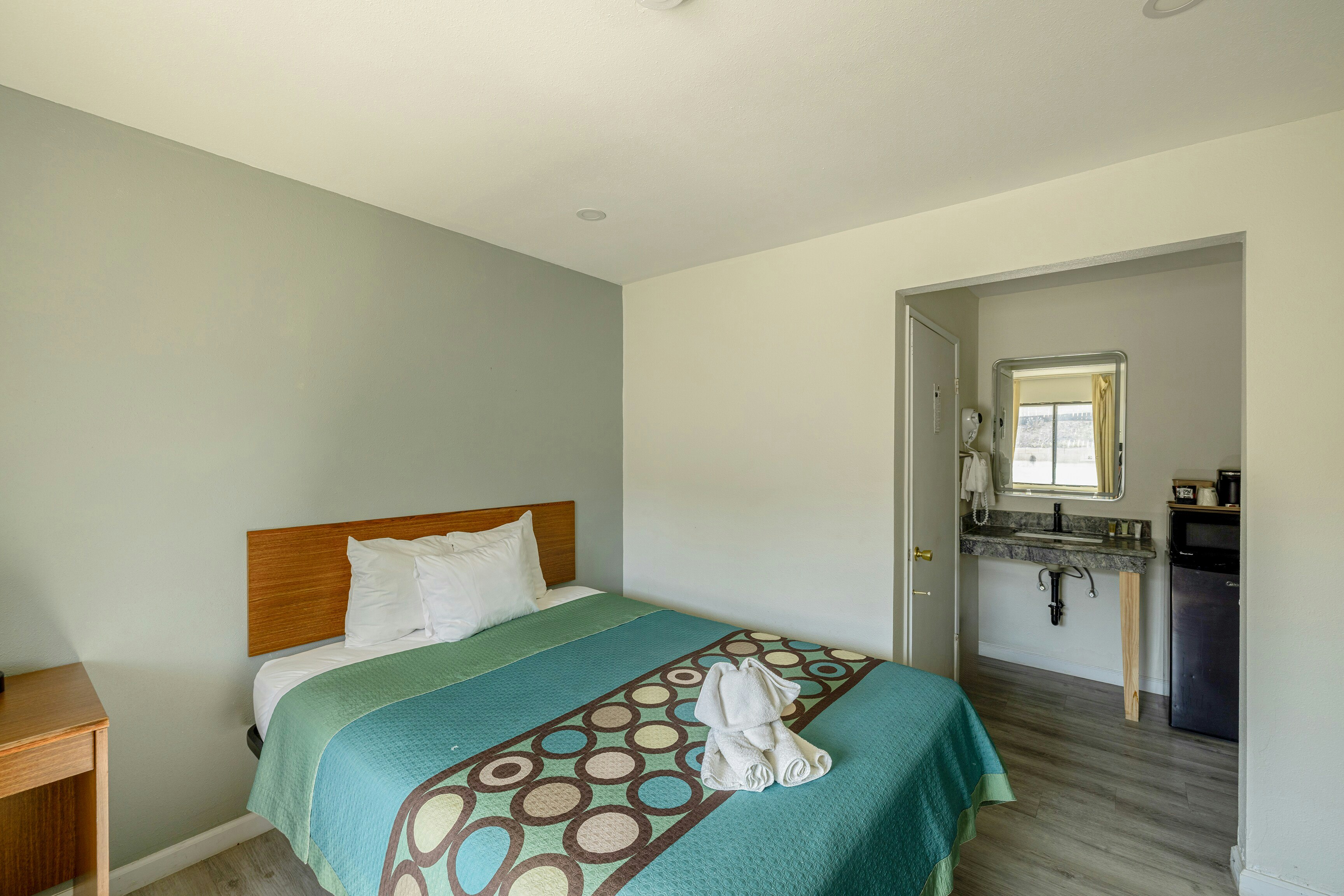 Townhouse Barstow On Historic Route 66 CA I 15 6/46