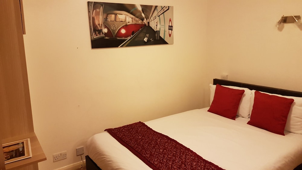 Westpoint Hotel 8/50