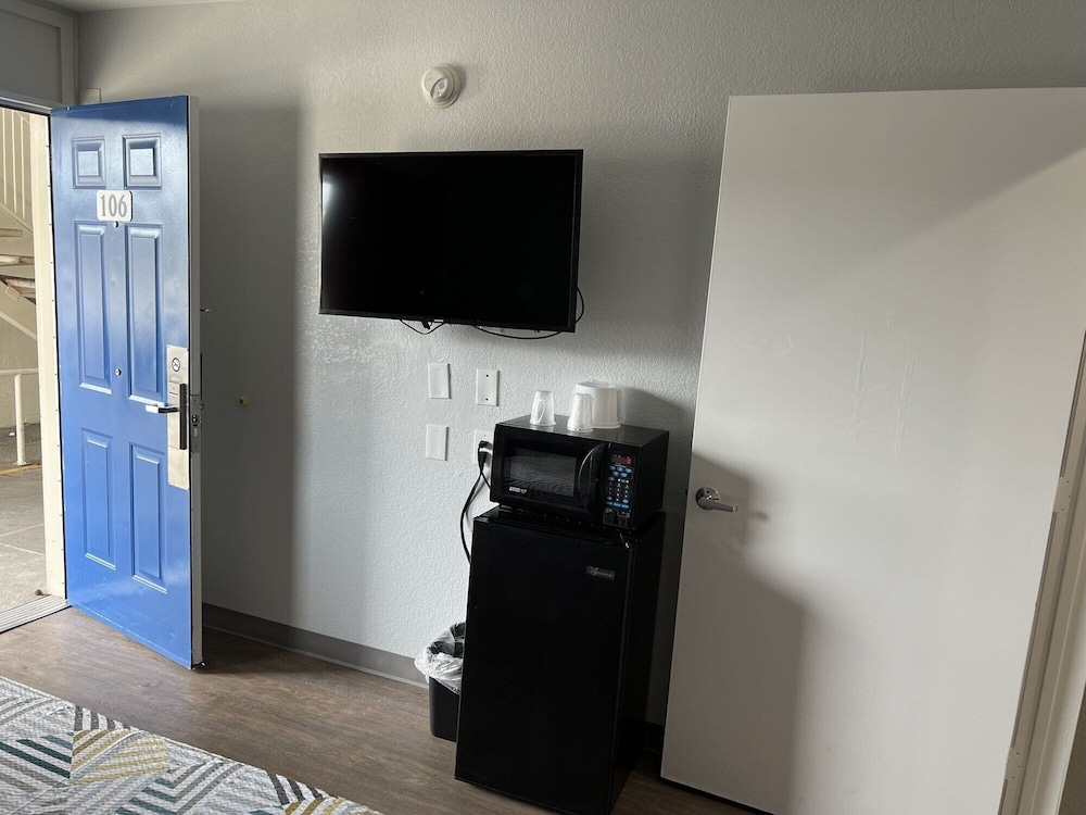 Motel6 Arcata, CA – Cal Poly Humboldt 49/60